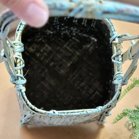 Beautiful upcycled basket, shabby chic/FrenchCountry/farmhouse - Picture 3 of 7